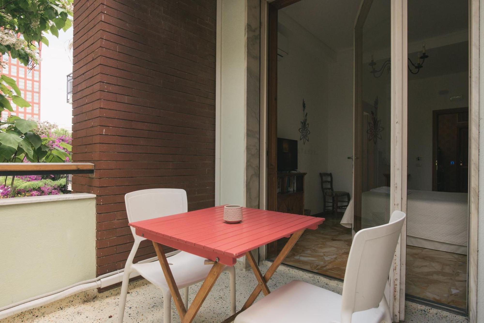Locanda Dei Buoni E Cattivi Cagliari Eksteriør billede