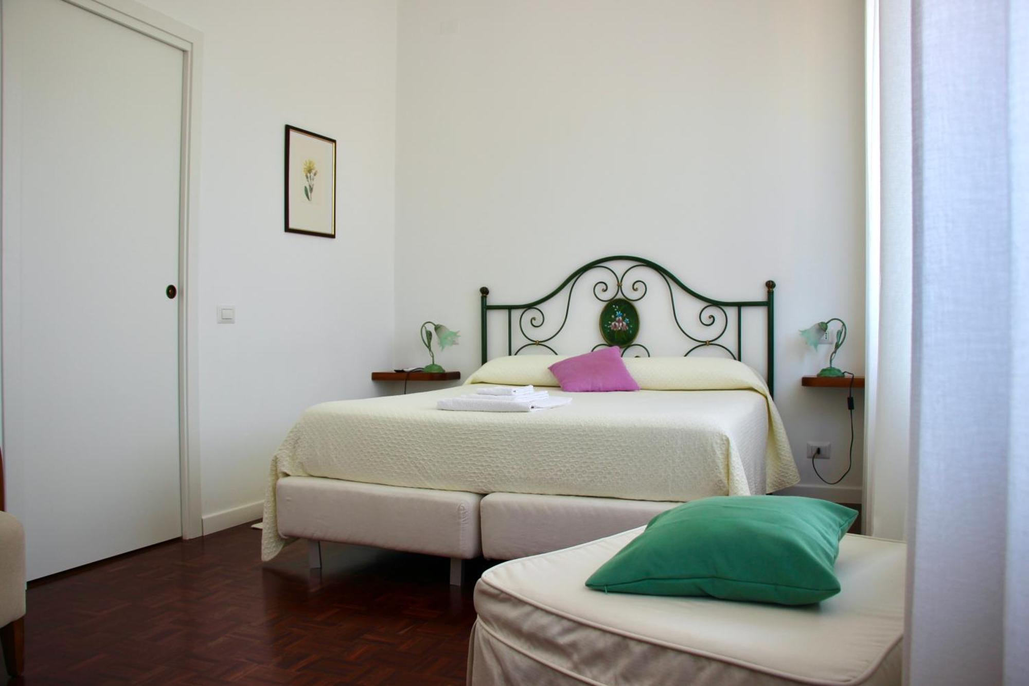Locanda Dei Buoni E Cattivi Cagliari Eksteriør billede